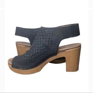 EUC- Dansko ‘Danae’ Nubuck Leather Platform Sandal